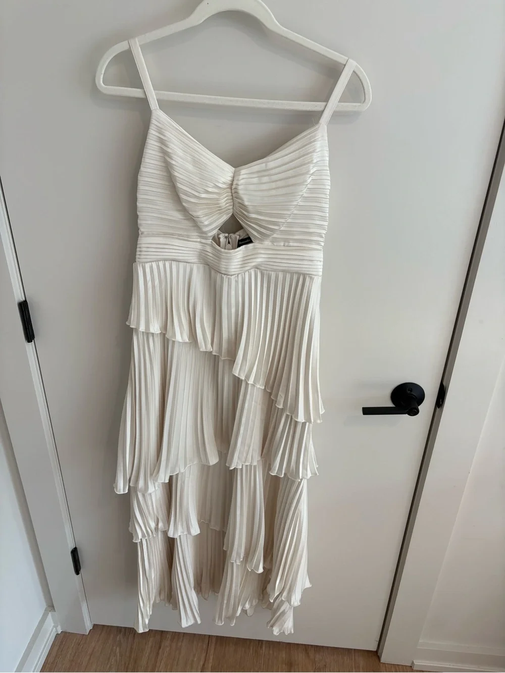 Abercrombie & Fitch Giselle Cream Pleated Tiered Maxi Dress Asymmetric Layers M